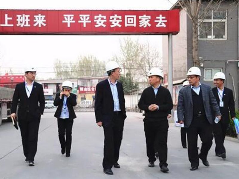 中原銀行省行領導白會兵一行蒞臨我公司考察指導工作